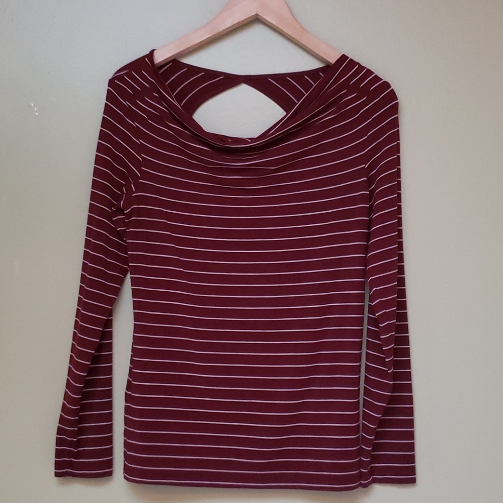 🌻BUNDLE 2/$30🌻 Eddie Bauer Scoop Neck Shirt